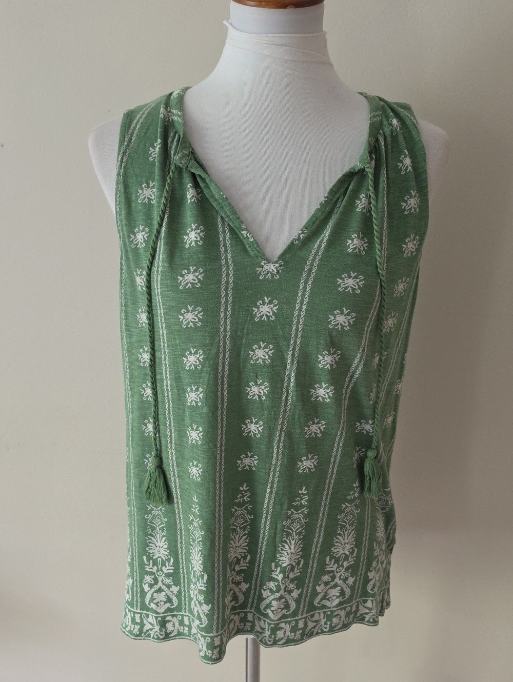 Lucky Brand Women’s Green Sleeveless V-Neck Tassel Tank Top